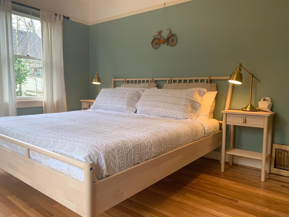 Riverpath Inn Юджийн Екстериор снимка