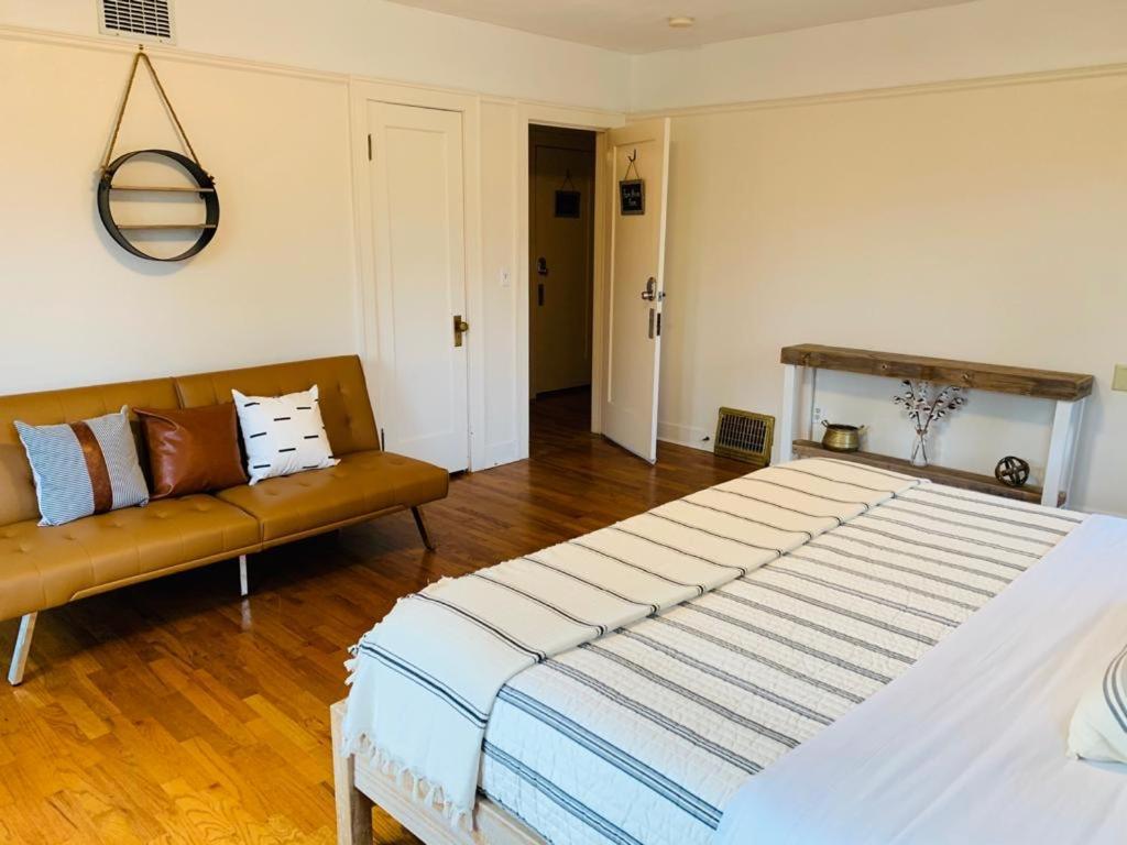 Riverpath Inn Юджийн Екстериор снимка