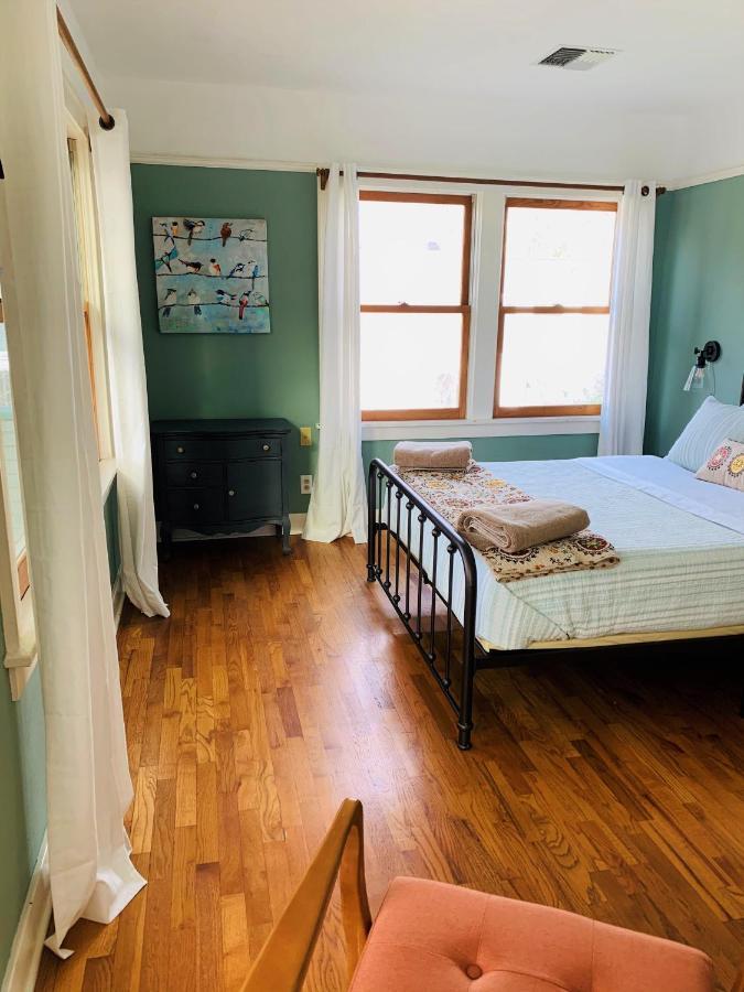Riverpath Inn Юджийн Екстериор снимка