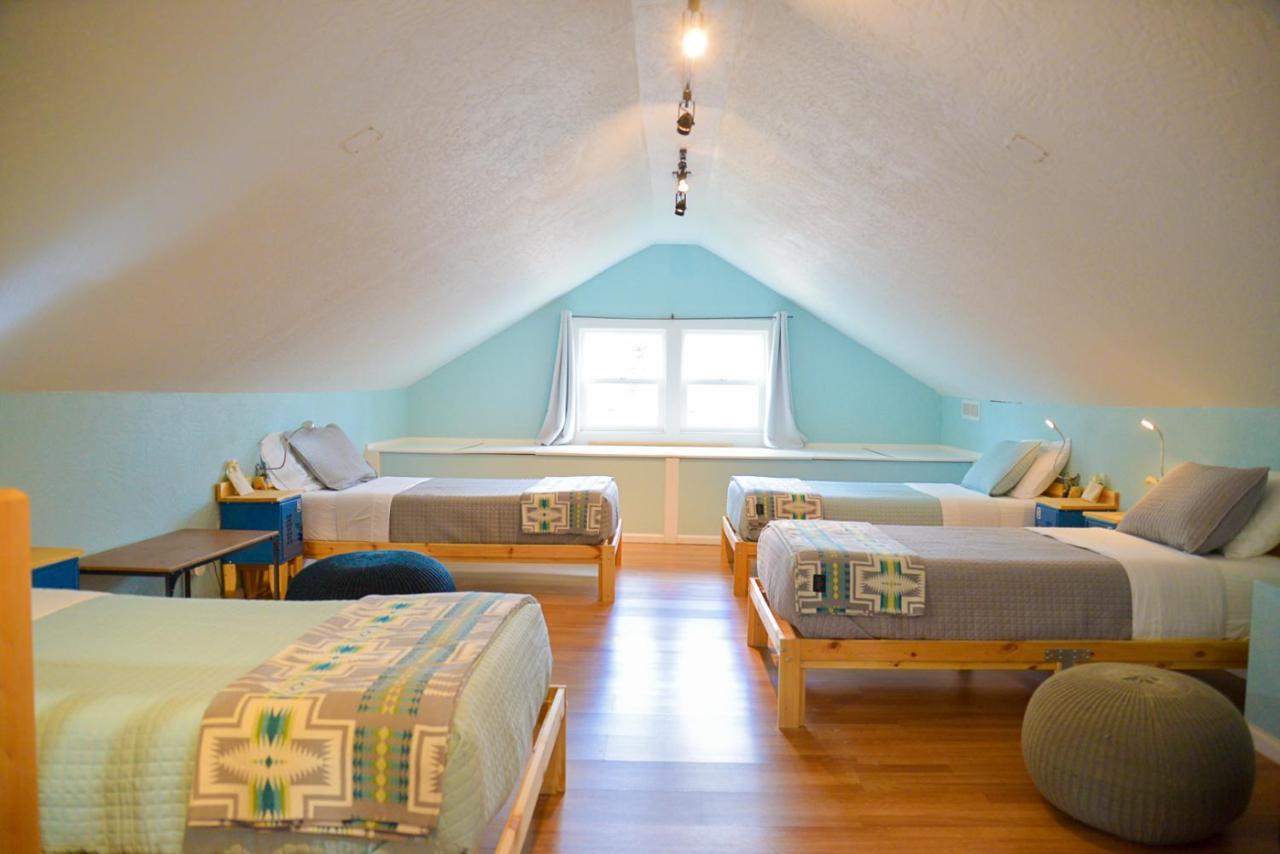 Riverpath Inn Юджийн Екстериор снимка