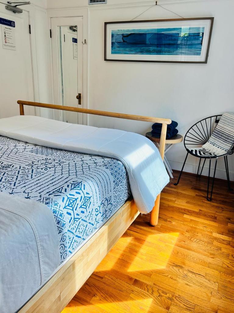 Riverpath Inn Юджийн Екстериор снимка