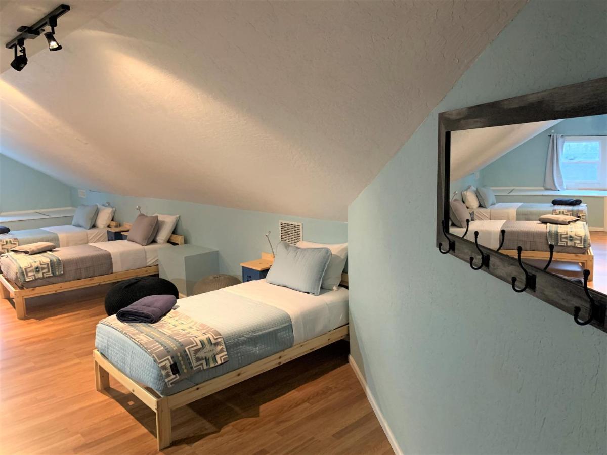 Riverpath Inn Юджийн Екстериор снимка