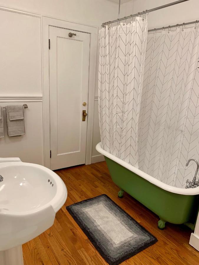 Riverpath Inn Юджийн Екстериор снимка