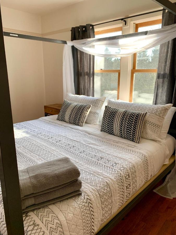 Riverpath Inn Юджийн Екстериор снимка