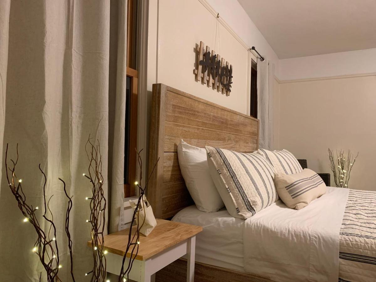 Riverpath Inn Юджийн Екстериор снимка