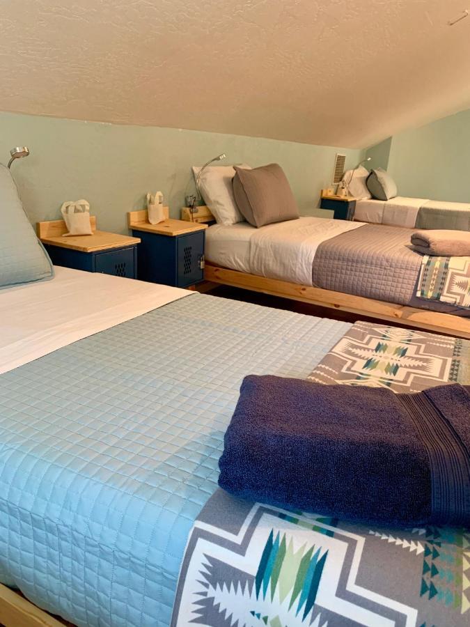 Riverpath Inn Юджийн Екстериор снимка