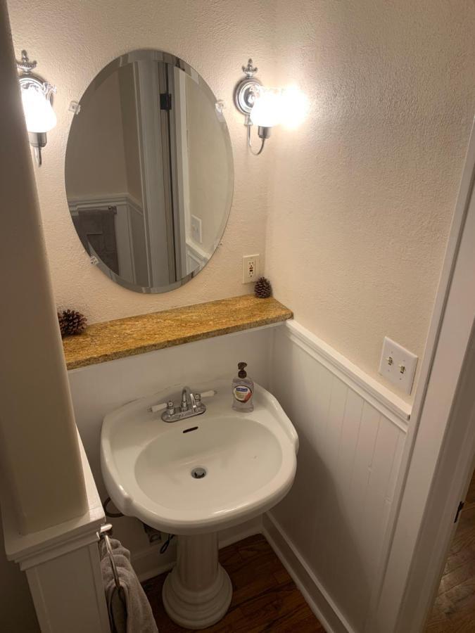 Riverpath Inn Юджийн Екстериор снимка